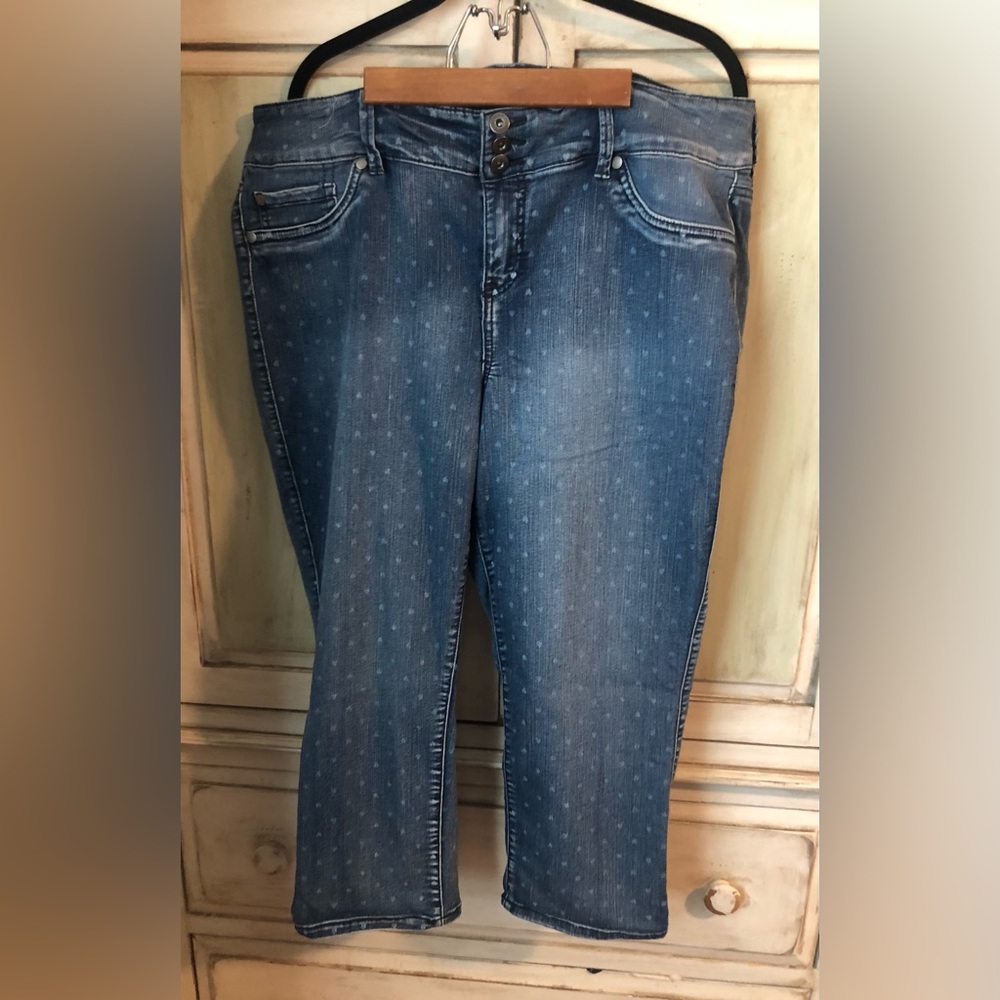 Torrid denims hearts capri